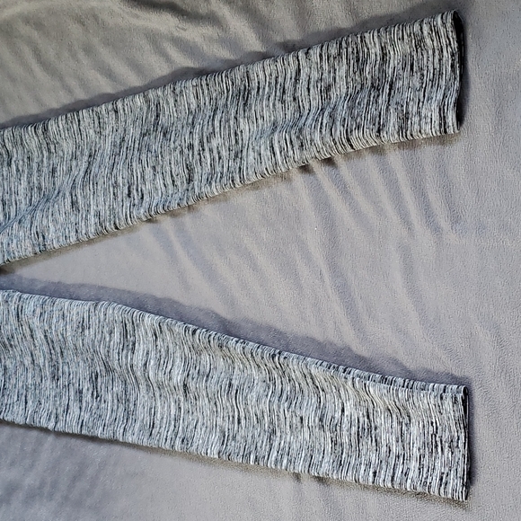 PRETTY ASSETS BY SPANX LEGGINGS - Picture 4 of 9